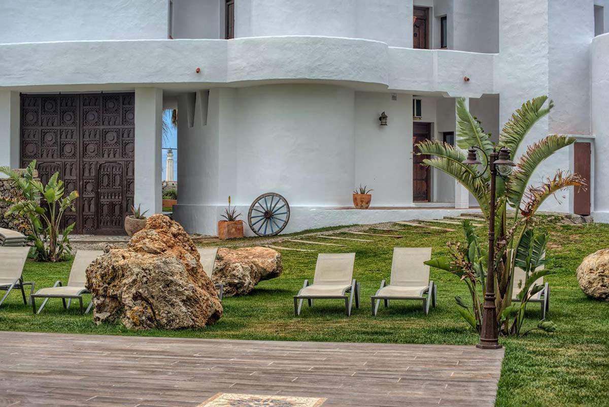 Apartamentos Turisticos Bahia De Trafalgar Zahora Kültér fotó