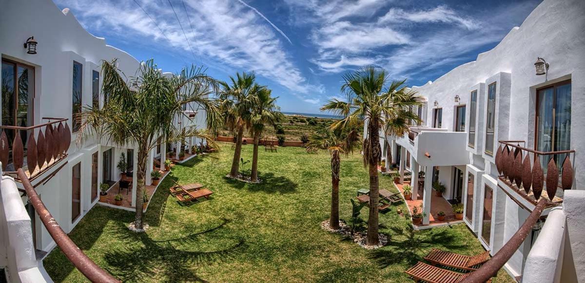 Apartamentos Turisticos Bahia De Trafalgar Zahora Kültér fotó