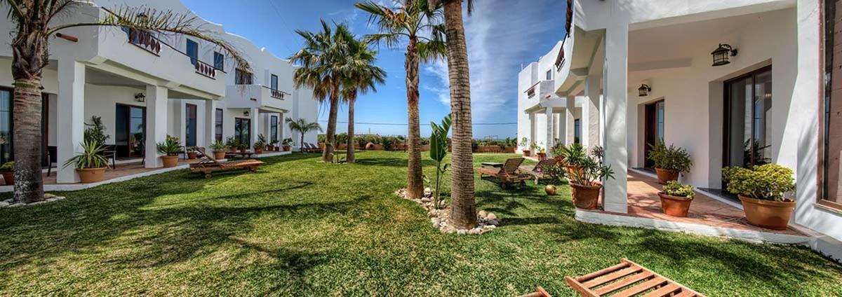 Apartamentos Turisticos Bahia De Trafalgar Zahora Kültér fotó