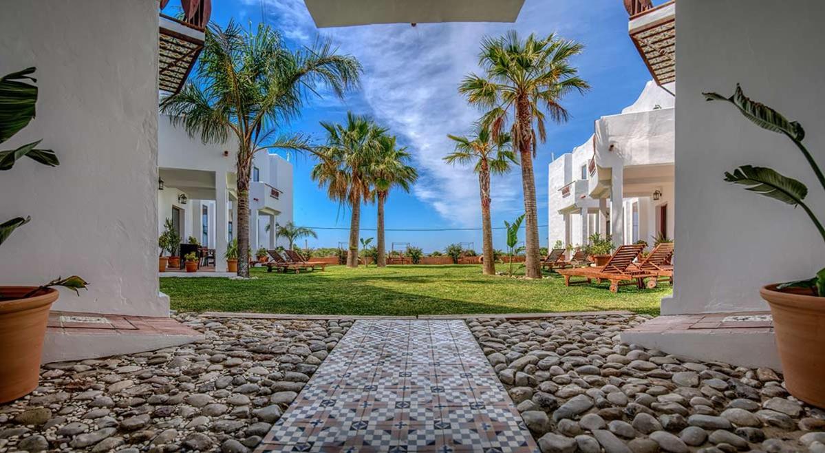Apartamentos Turisticos Bahia De Trafalgar Zahora Kültér fotó